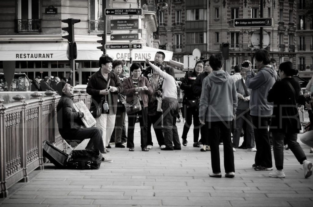 Paris Street Performer Entertains Tourists Houston Commercial Architectural Photographer Dee Zunker