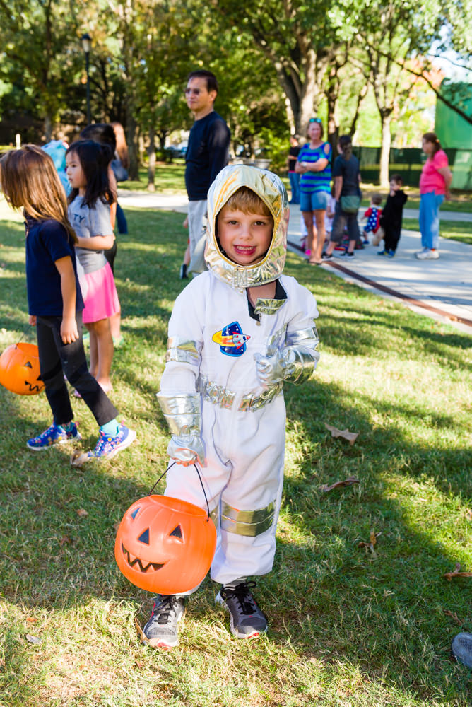 Bellaire-PumpkinHunt-20171026-001.NEF  Houston Editorial Photographer Dee Zunker