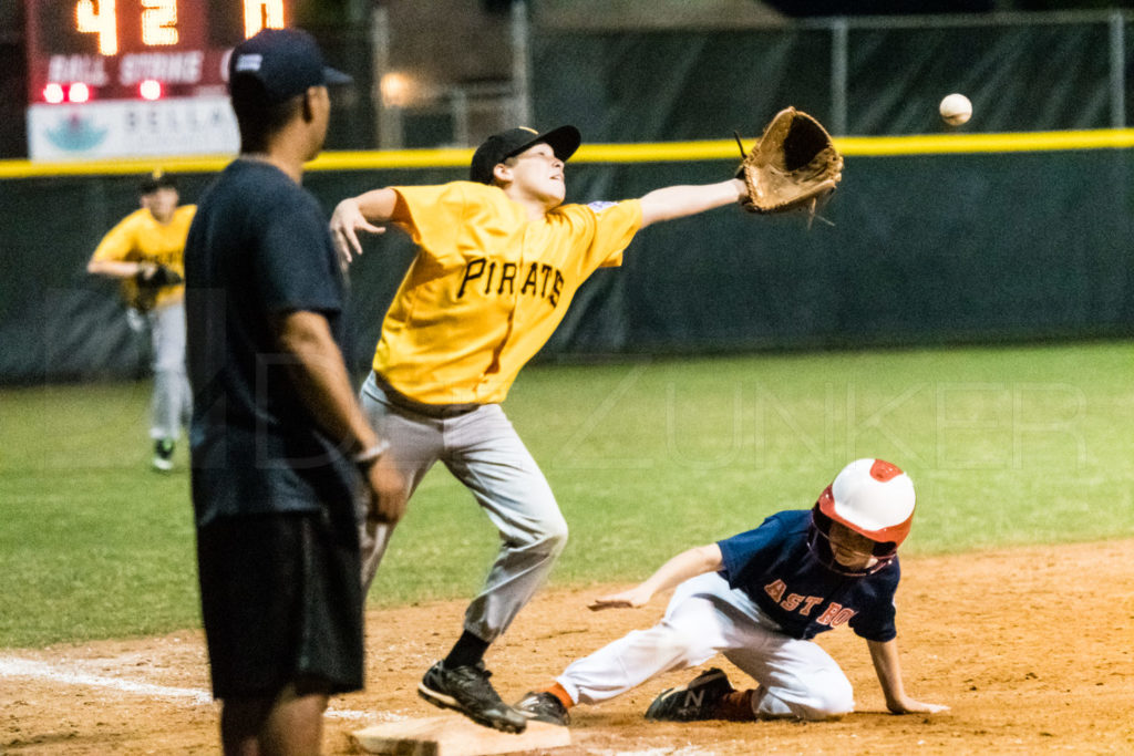 BellaireLL-20180406-Majors-Astros-Pirates-Tiras-063.DNG  Houston Sports Photographer Dee Zunker