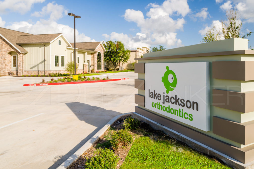 Front Sign at Lake Jackson Orthodontics  LakeJacksonOthrodontics-Professional-Photography-001.psd  Houston Commercial Photographer Dee Zunker