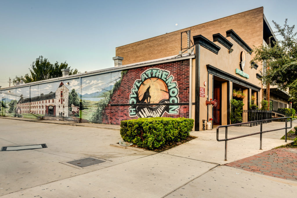 Howl at the Moon  POI_HOWL_0003.tif  Houston Commercial Architectural Photographer Dee Zunker