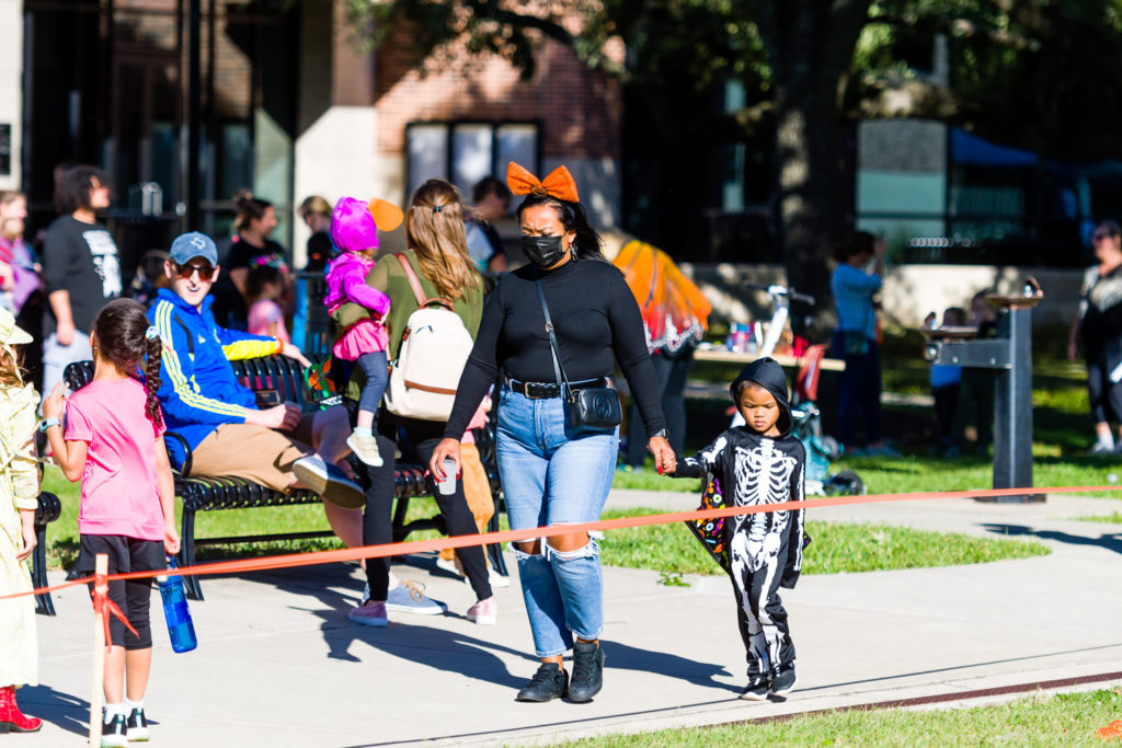 3182-Bellaire-PumpkinHunt-007.NEF  Houston Commercial Architectural Photographer Dee Zunker