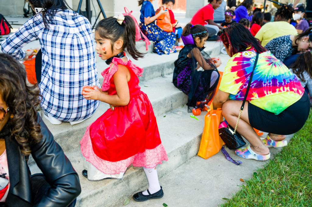 3182-Bellaire-PumpkinHunt-105.NEF  Houston Commercial Architectural Photographer Dee Zunker