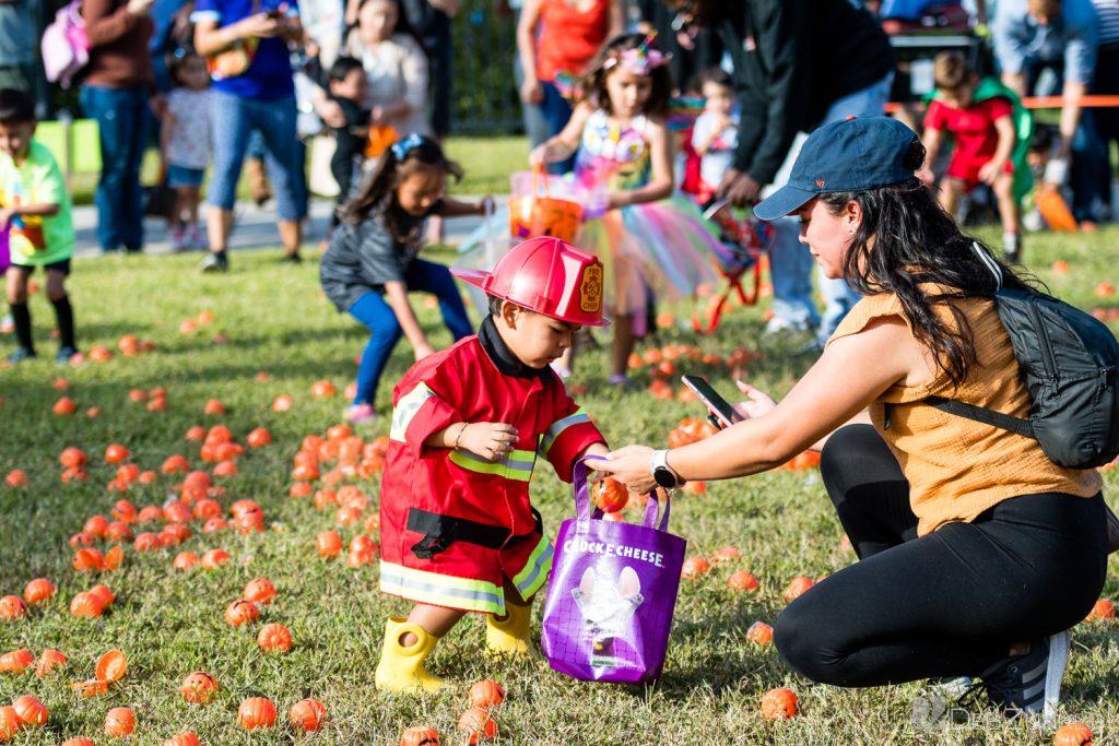 3382-Bellaire-PumpkinHunt2022-054.NEF  Houston Commercial Architectural Photographer Dee Zunker