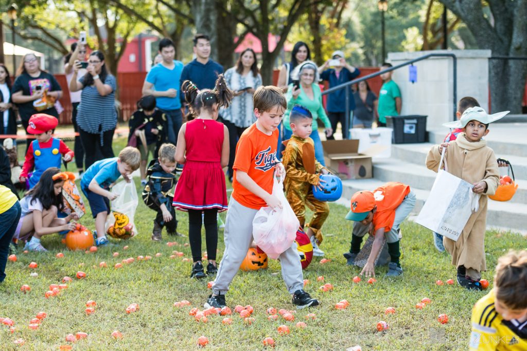 3382-Bellaire-PumpkinHunt2022-061.NEF  Houston Commercial Architectural Photographer Dee Zunker