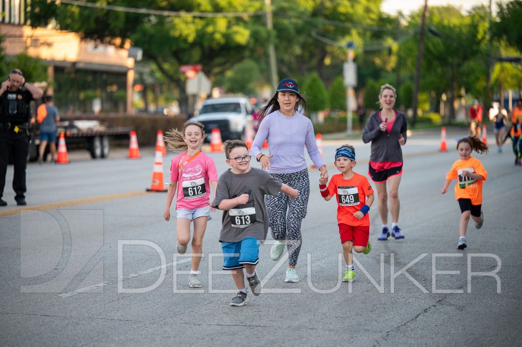 Bellaire-TrolleyRun2024-1mile-098.NEF  Houston Commercial Architectural Photographer Dee Zunker