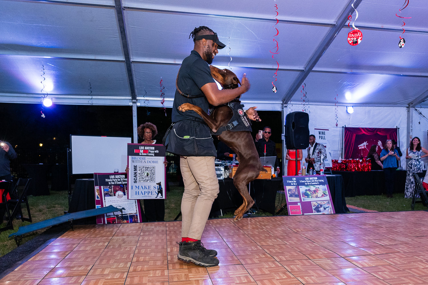 4215-BellaireParks-WineTappas-102.NEF  Houston Commercial Architectural Photographer Dee Zunker