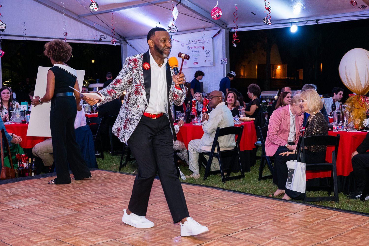 4215-BellaireParks-WineTappas-114.NEF  Houston Commercial Architectural Photographer Dee Zunker