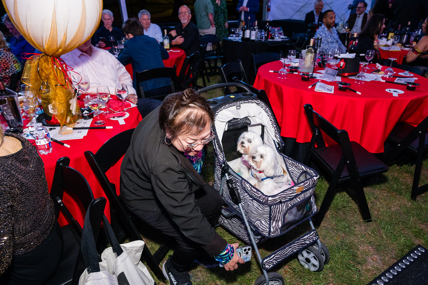 4215-BellaireParks-WineTappas-162.NEF  Houston Commercial Architectural Photographer Dee Zunker