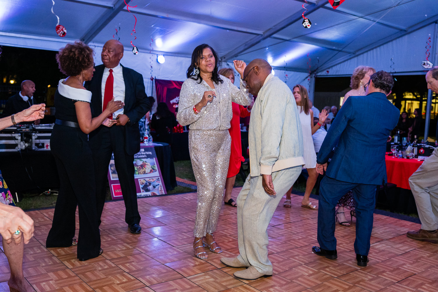 4215-BellaireParks-WineTappas-163.NEF  Houston Commercial Architectural Photographer Dee Zunker