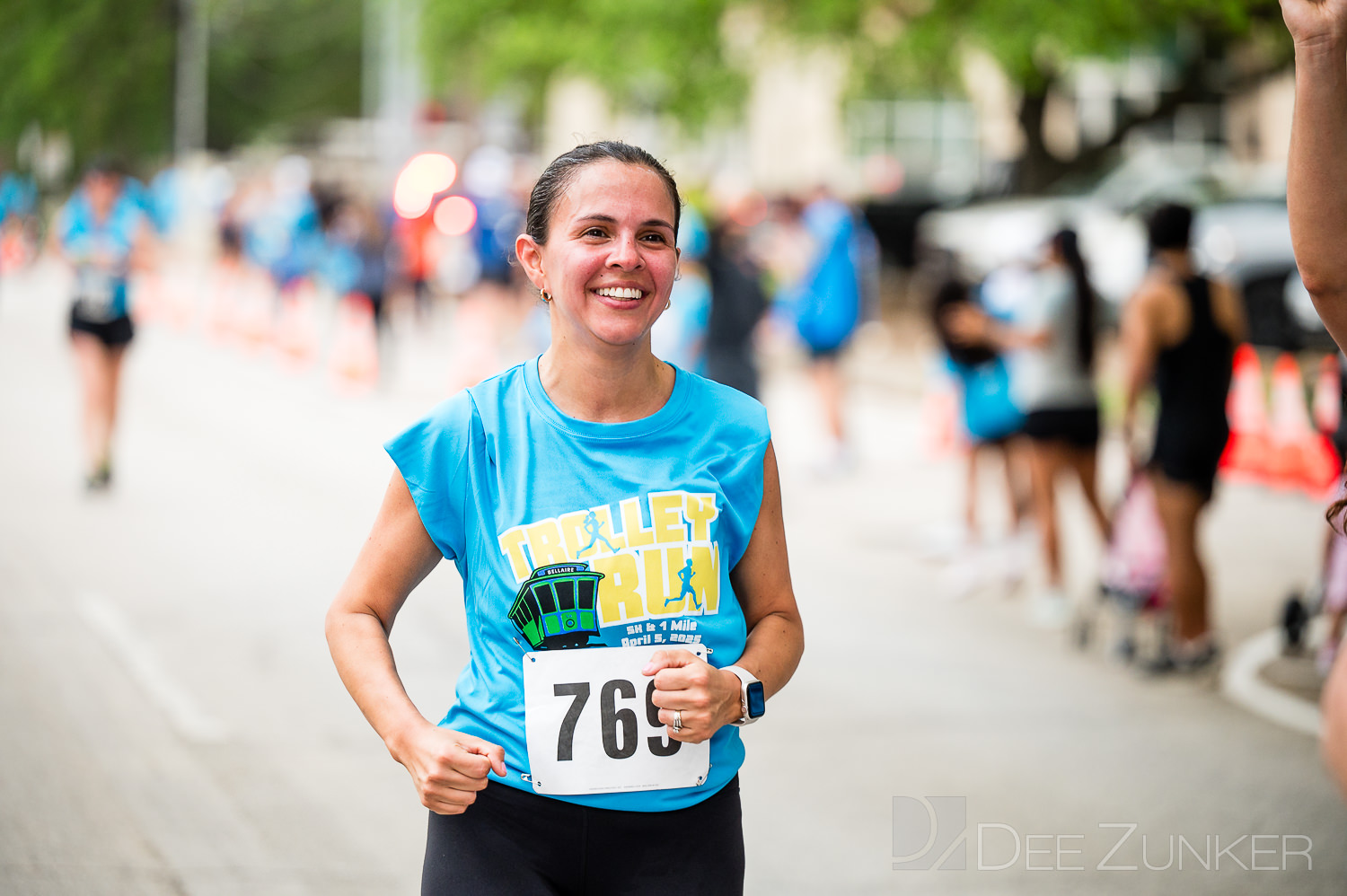 CityBellaire-TrolleyRun2025-5k-412.NEF  Houston Commercial Architectural Photographer Dee Zunker