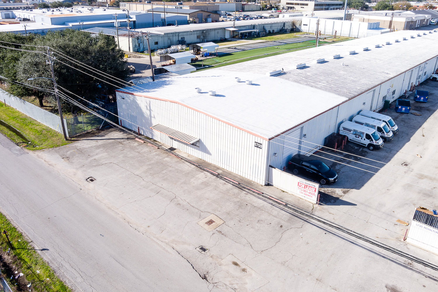 Ample off-street parking for 15-20 cars in front of the West Loop Rental Studio with additional parking in the warehouse - Home of Dee Zunker Photography